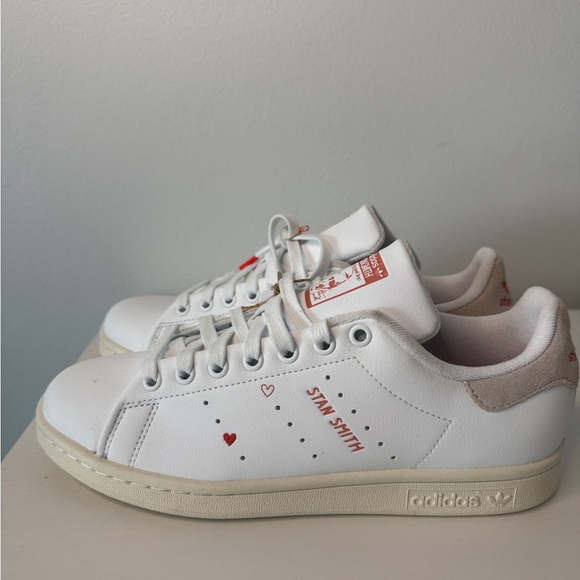 Adidas Stan Smith Valentine’s Day Edition Sneakers | Women’s 8.5 | NWT - Picture 4 of 5